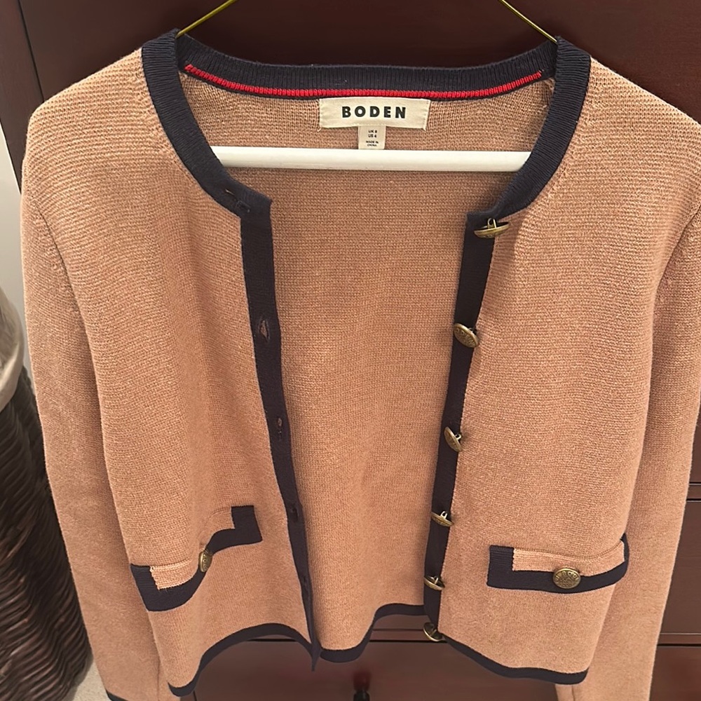 Boden Women's tan and Black Contrast-Trim sweater jacket
